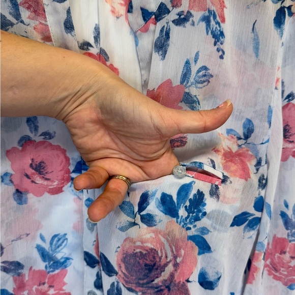 Kut from the Kloth Floral Button Down Shear Top Women’s oversized Size XS - Picture 7 of 15